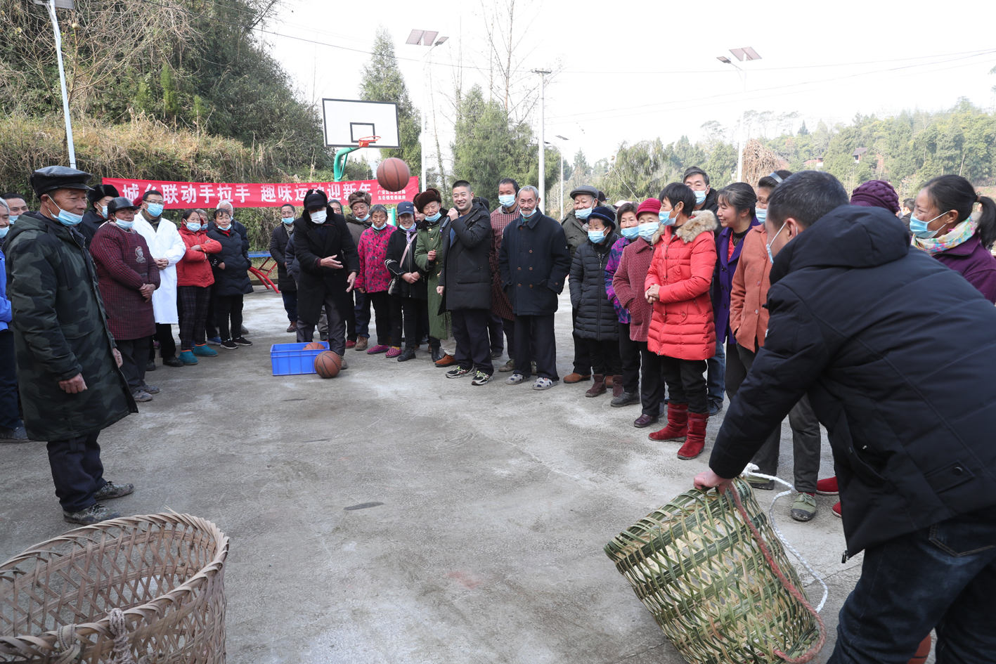 东岳镇：脱贫村开心迎新年，乡村振兴干劲十足
