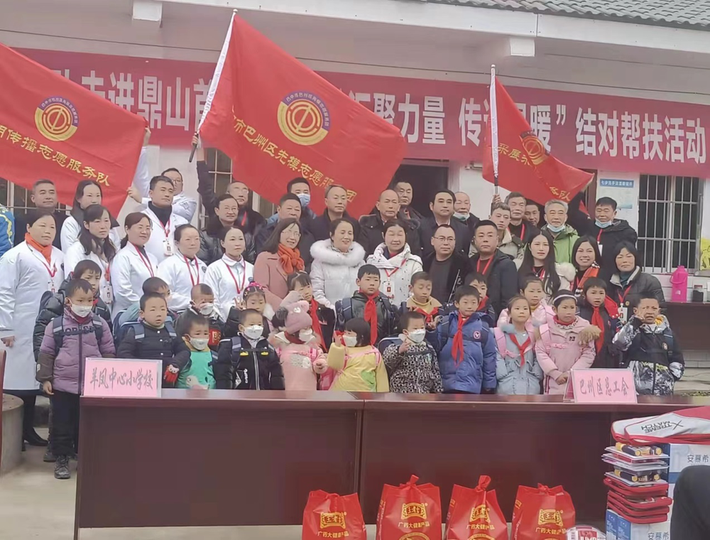 元旦送温暖  真情暖童心