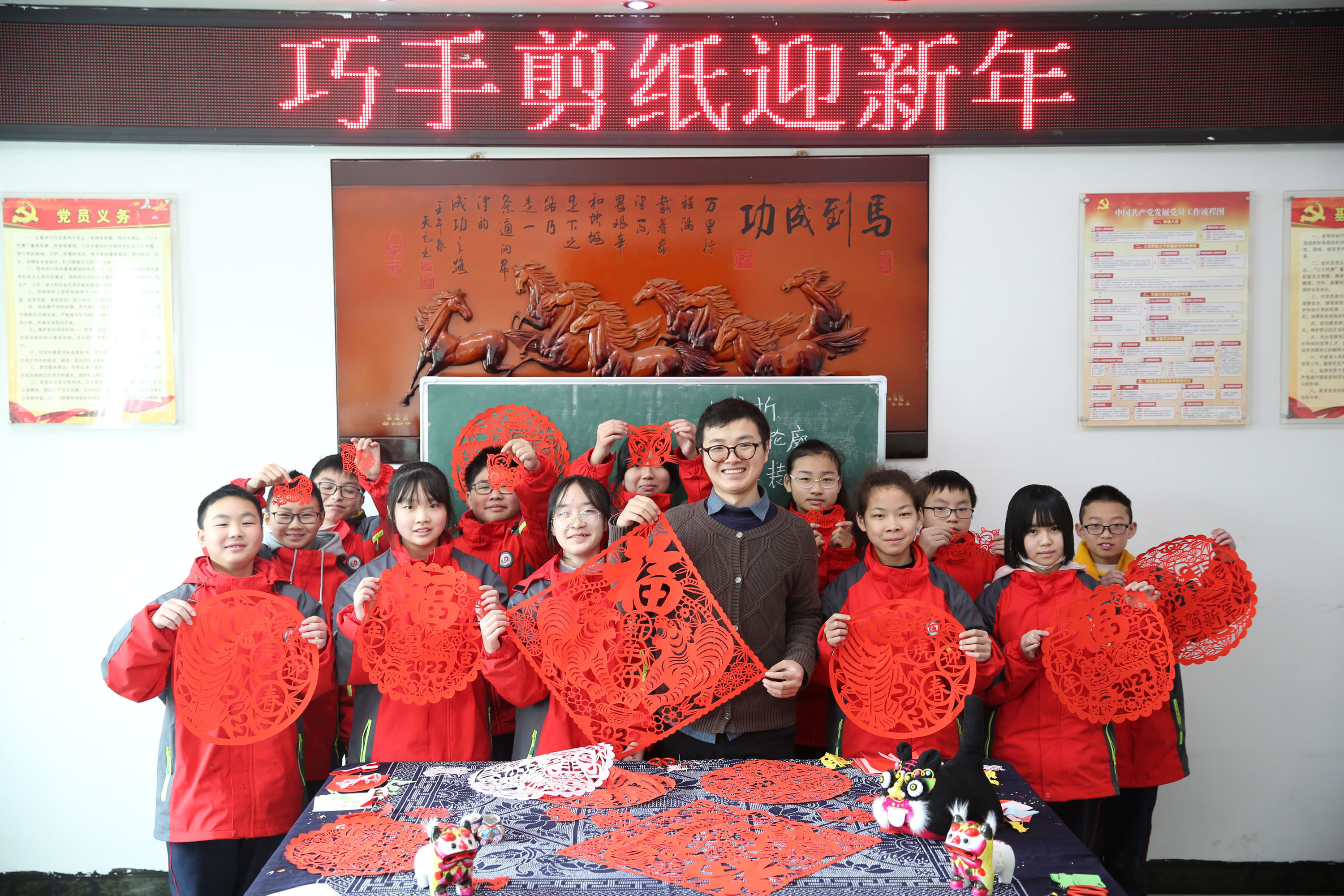 巧手剪纸迎新年