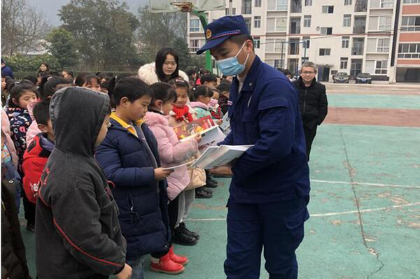 平昌县驷马小学开展消防安全宣传教育活动