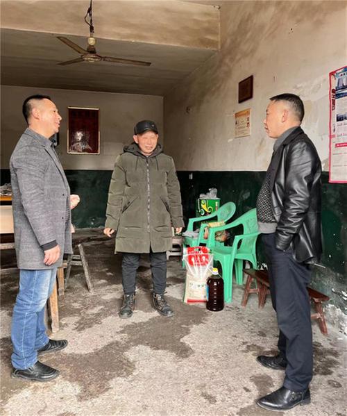 前锋区大佛寺街道开展“温暖过冬”慰问活动