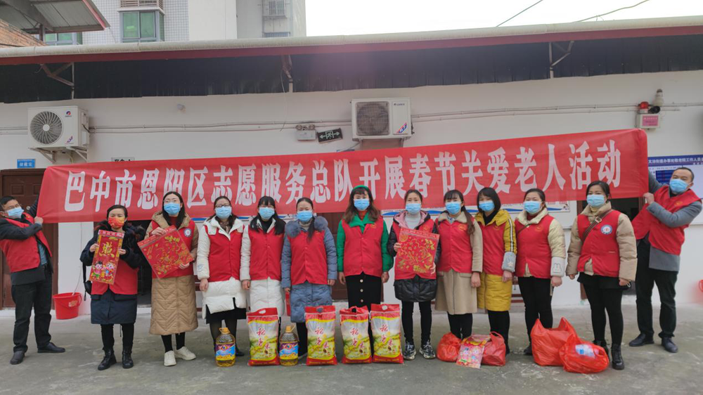 恩阳区志愿服务总队开展春节关爱老人活动