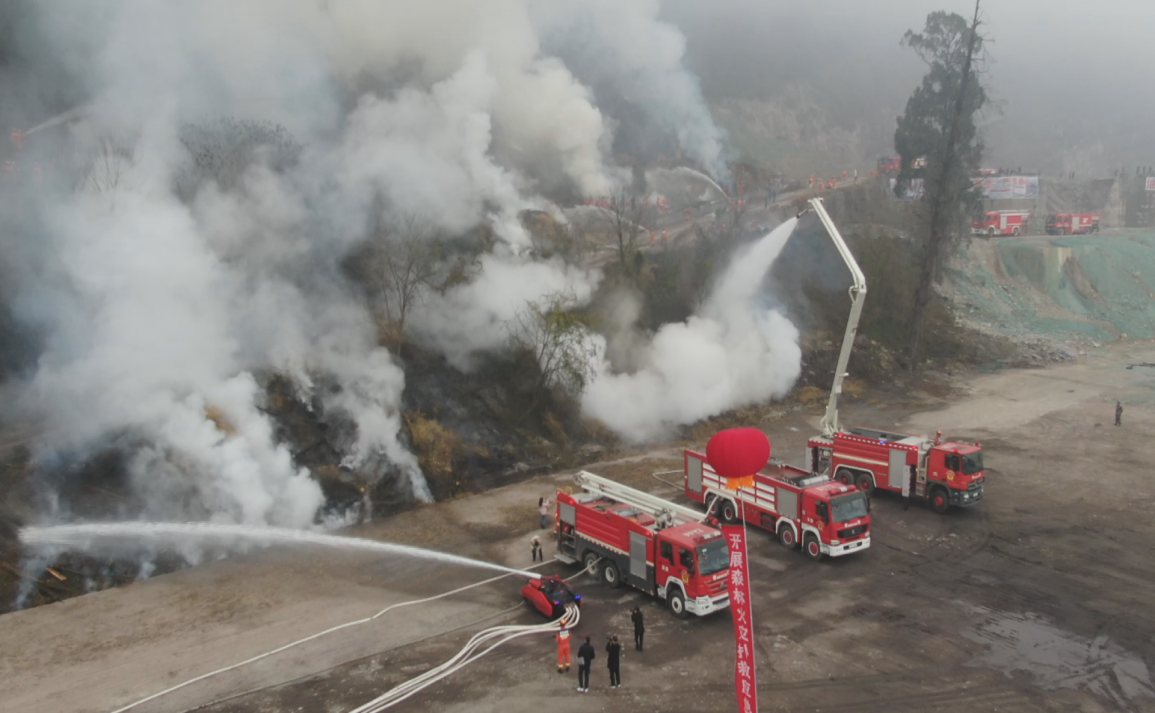 南江县首次启用多种先进设备开展森林防火演练