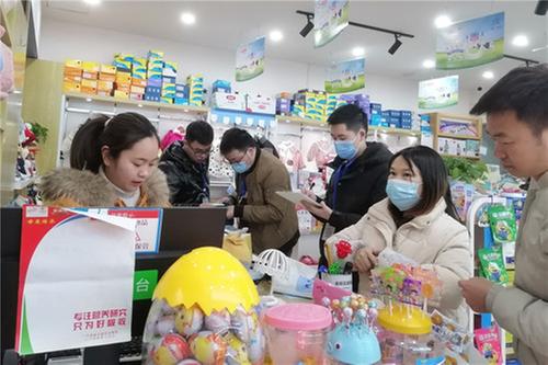 岳池县市场监督管理局兴隆所开展未成年人用品质量抽检工作