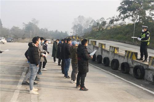 邻水县：交警进驾校  教练学员受教育