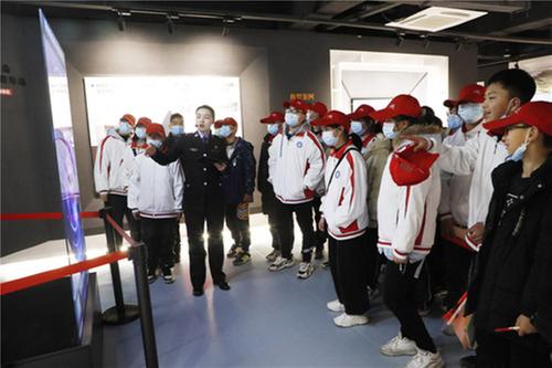 邻水县公安局组织开展青少年法治教育活动