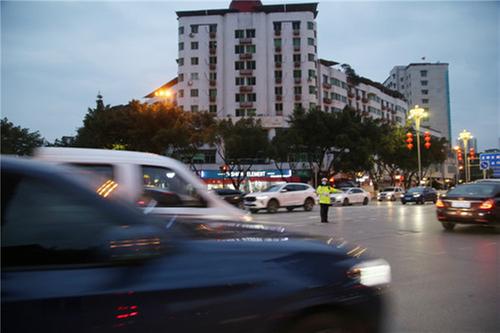 广安公安：温馨提示更贴心  柔性执法显温暖