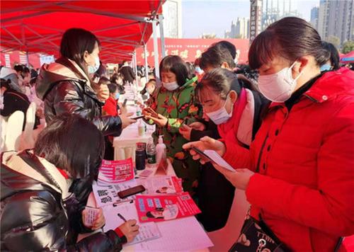 仁寿县：1.2万个岗位助百姓家门口就业