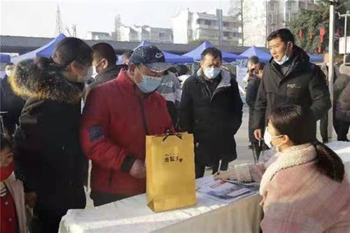 东坡区：“春风行动”招聘会送岗到家!