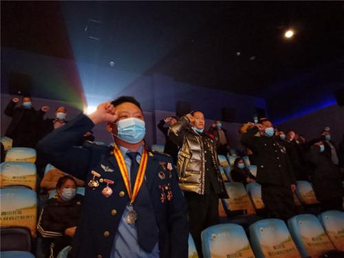 “电影党课”走基层  老兵信念更坚定