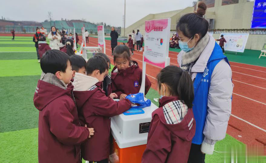 仁寿县科协送“科技大礼包”进校园