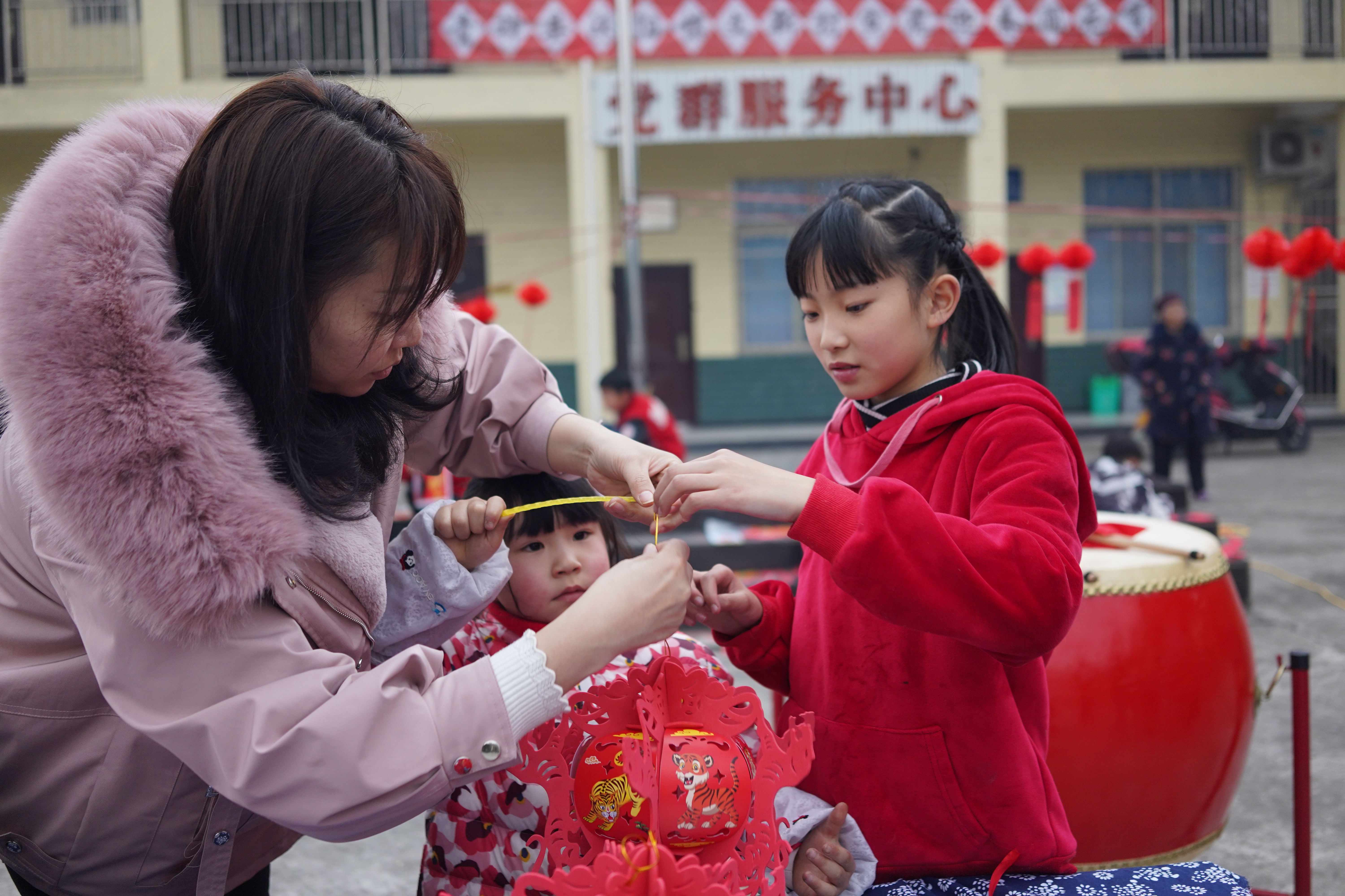 青神县：猜灯谜吃汤圆 欢欢喜喜闹元宵