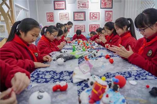 彭山区：非遗进课堂 传承地方特色文化