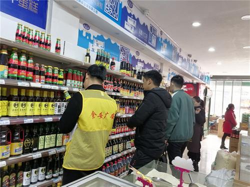 岳池县兴隆市场监管所开展食品安全专项监督抽检