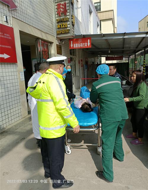 邻水县：交警真情为民  群众赠送锦旗