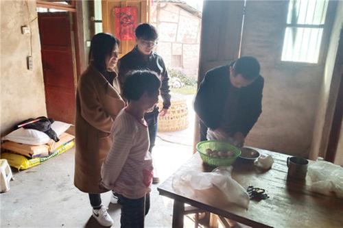 岳池县科协支部开展“党建引领树先锋 志愿服务暖心头”红色星期五主题党日活动