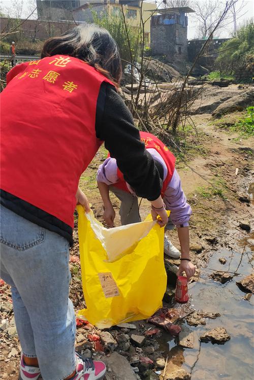 伏龙镇开展志愿服务活动