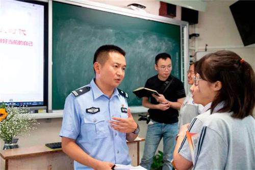 一颗爱民心  两江为民情