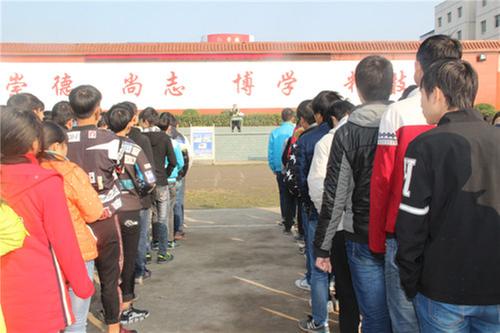 邻水县：交通安全专题讲走进兴仁职中