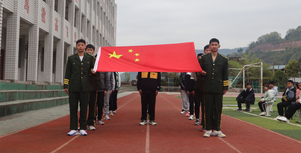 大河中学开展国旗班训练活动