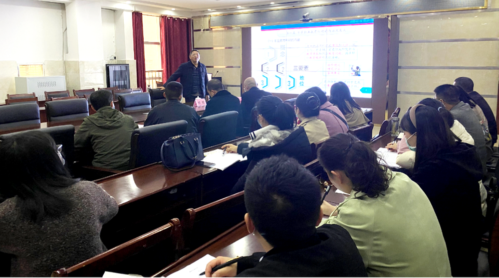 巴中市职业中学举办中等职业教育科研方法专题讲座
