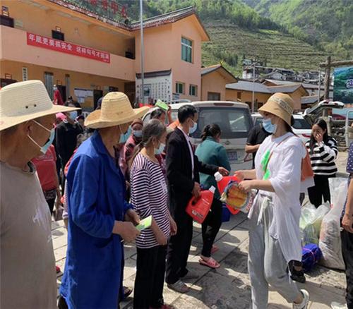 峨边县开展“科技之春”为民服务活动