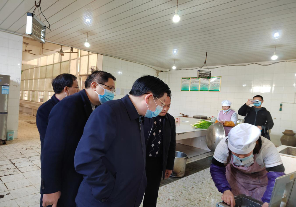 南江县教科体局调研指导天池镇九义校教学工作