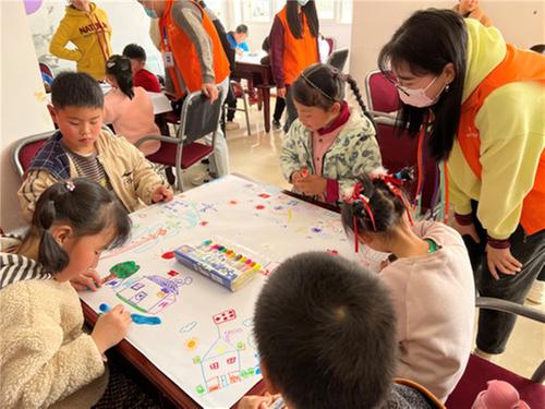高坪区龙门街道：五社联动聚合力 社工服务暖童心