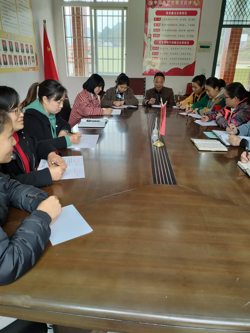 南江县赶场镇小学召开毕业班工作会