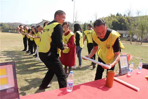 农发行武胜县支行党支部联合开展主题党日活动