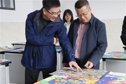 武胜县开展青少年科技创新大赛评审工作