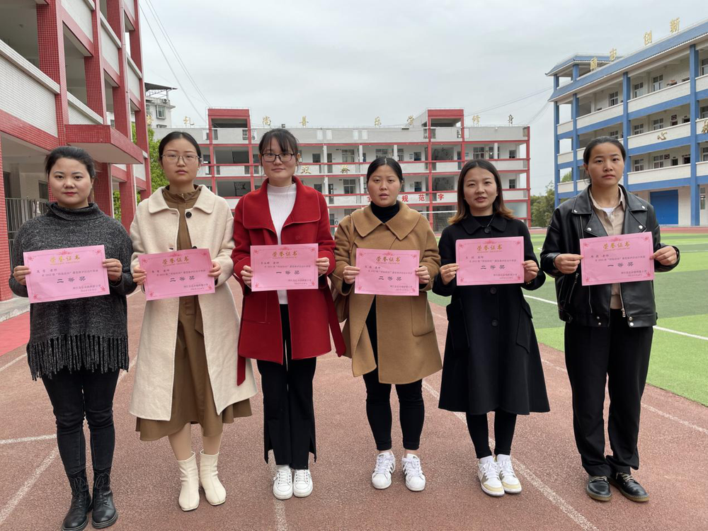 长赤镇桥梁小学举行“精神赓续 师徒结对”赛课活动