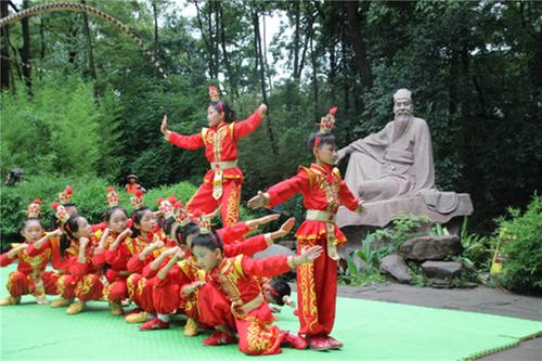 探秘三苏祠东坡盘陀坐像 凝聚东坡魂的城市文化地标