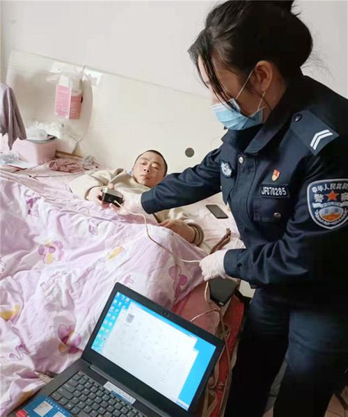 武胜公安：上门办证 服务群众零距离