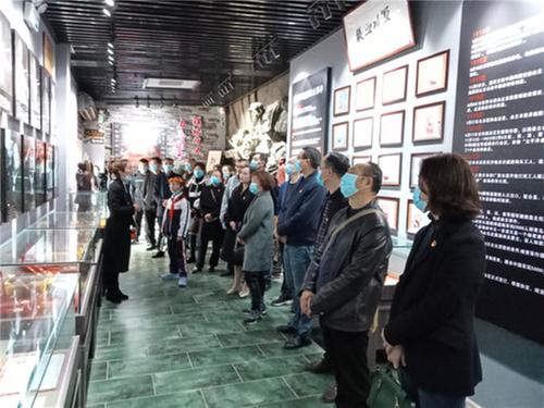 愿以寸心寄华夏  且将岁月赠山河