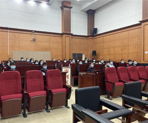 彭山区：学法普法零距离 青少年“直击”庭审现场