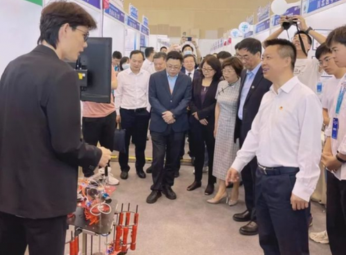 第十七届“挑战杯”全国大学生课外学术科技作品竞赛召开