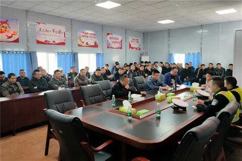 邻水县交警走进渝邻快速通道项目部开展交通安全宣传活动