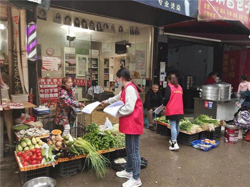 岳池县城管执法大队开展生活垃圾分类宣传志愿服务活动