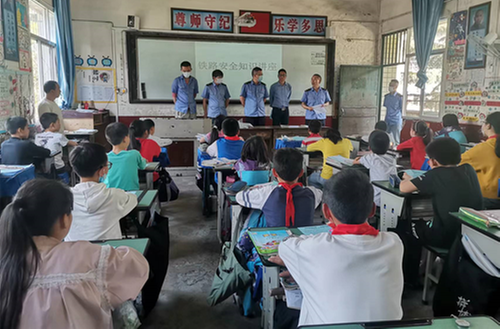 乐坝小学开展铁路安全知识讲座            