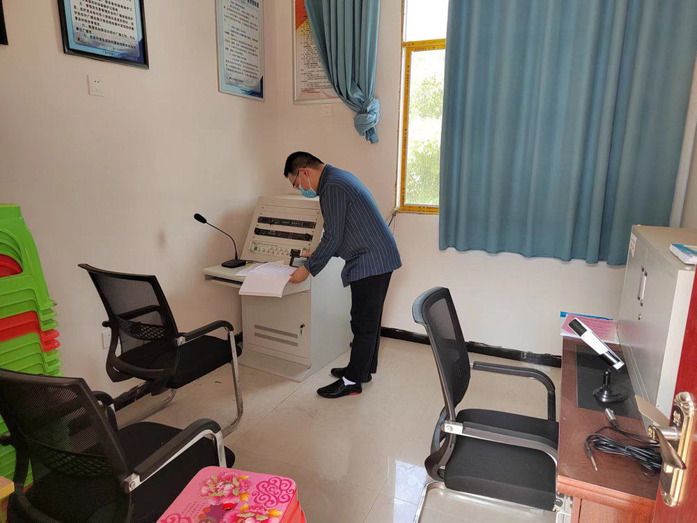 前锋区文广电旅局持续开展村级广播安全播出检查