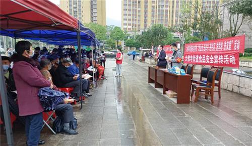 前锋区大佛寺街道持续开展“安全宣传进社区”活动