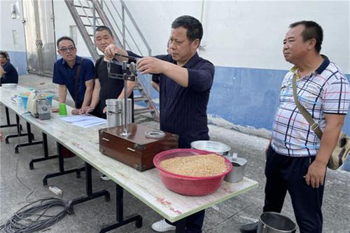 邻水县：赛技能展示职工风采  庆“五一”弘扬工匠精神