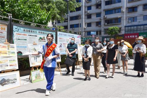 润物无声育学子