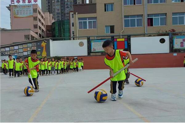 巴州区第十一小学校附属幼稚园开展春季趣味运动会