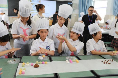 彭山区：千名学生开展自主生活技能大检阅
