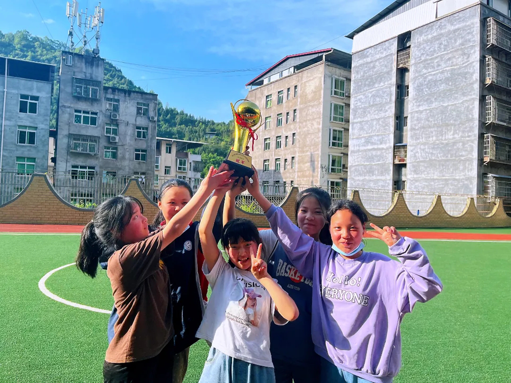 高桥镇九义校举办首届球类运动会