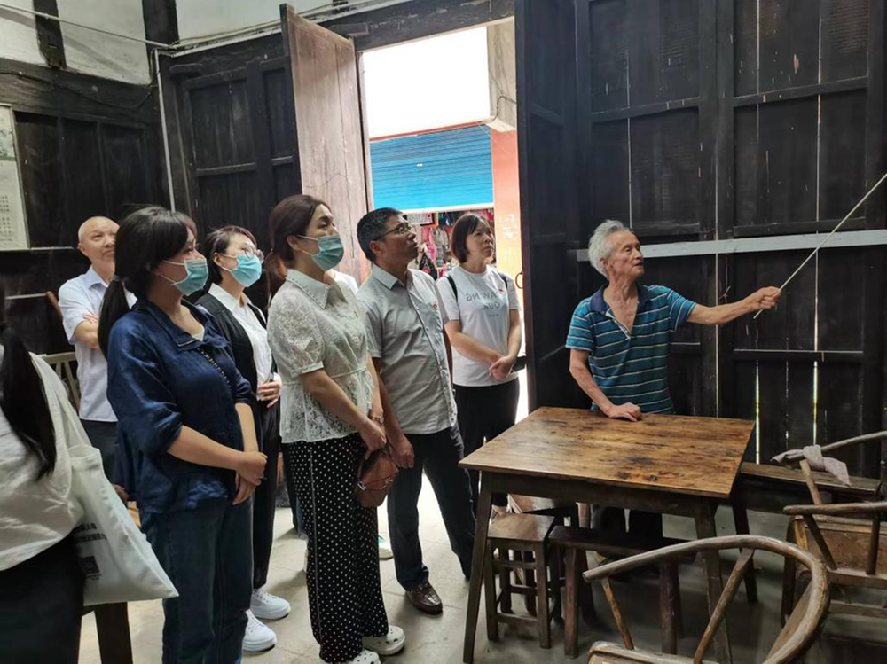 平昌县科协开展“寻红根”主题党日活动