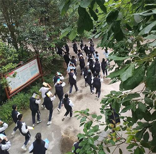 简阳职高开展防震应急演练