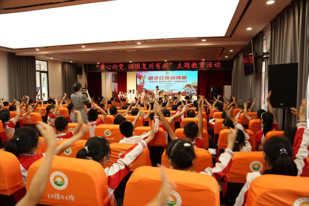巴中市“童心向党，强国复兴有我”主题教育活动在中坝小学举行